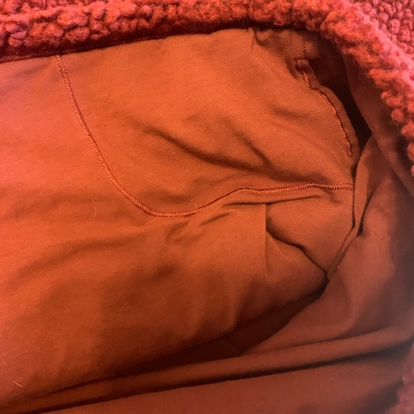 Beautiful burgundy lulu Sherpa sweater, not red as it appears in photo. - Picture 3 of 4